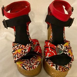 Mia Womens 7.5 Tribal print Red and Black Wedges